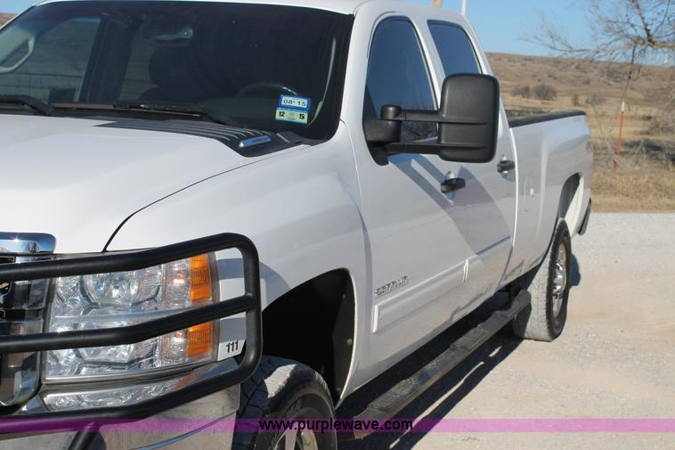 image for item H1671 2011 Chevrolet Silverado 2500HD LT Crew Cab pickup truck