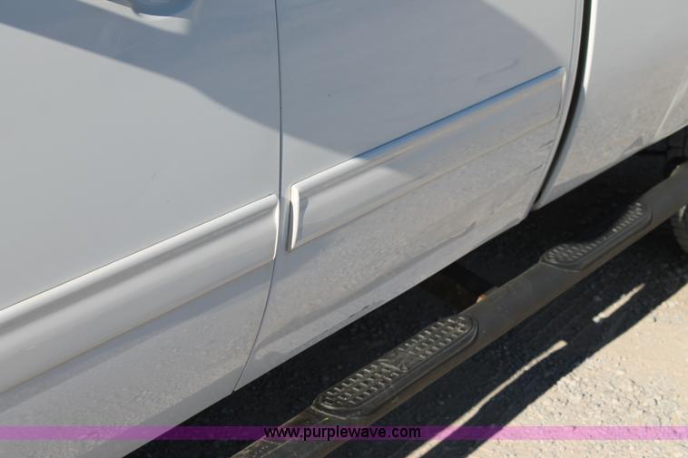 image for item H1671 2011 Chevrolet Silverado 2500HD LT Crew Cab pickup truck