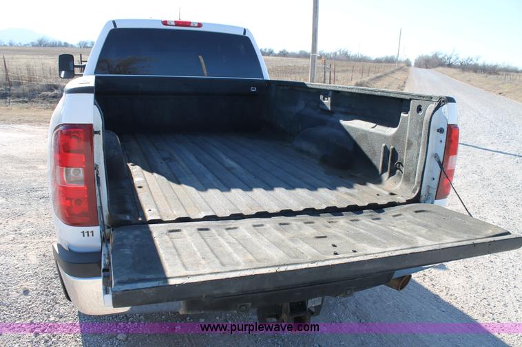 image for item H1671 2011 Chevrolet Silverado 2500HD LT Crew Cab pickup truck