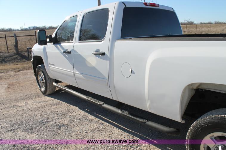 image for item H1671 2011 Chevrolet Silverado 2500HD LT Crew Cab pickup truck
