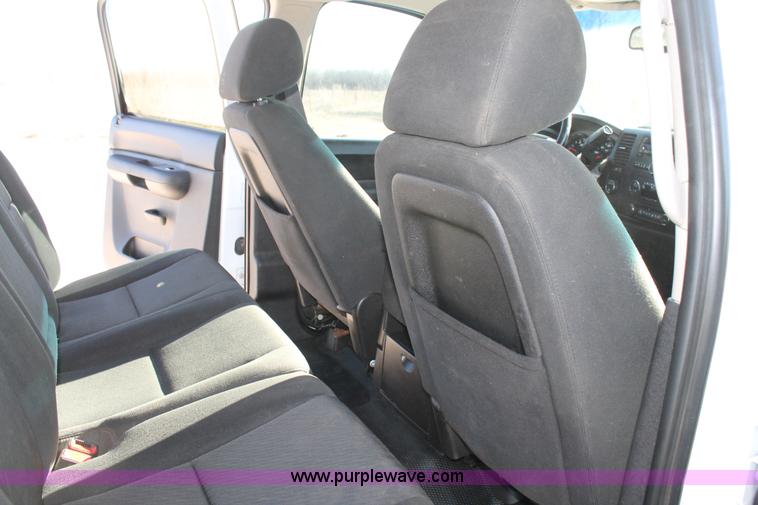 image for item H1671 2011 Chevrolet Silverado 2500HD LT Crew Cab pickup truck