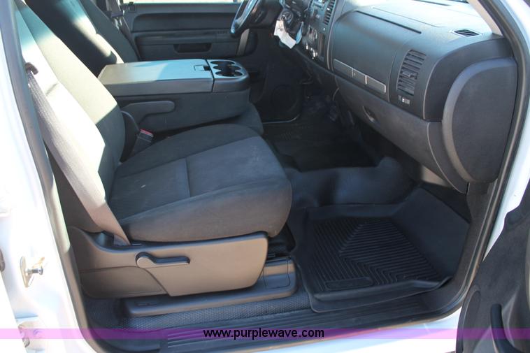 image for item H1671 2011 Chevrolet Silverado 2500HD LT Crew Cab pickup truck