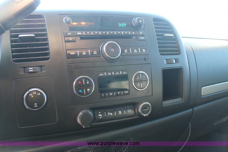 image for item H1671 2011 Chevrolet Silverado 2500HD LT Crew Cab pickup truck