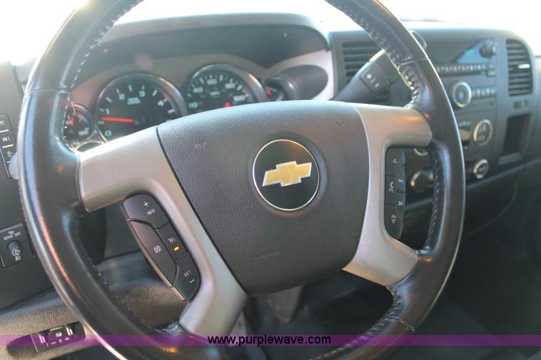 image for item H1671 2011 Chevrolet Silverado 2500HD LT Crew Cab pickup truck