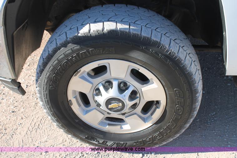 image for item H1671 2011 Chevrolet Silverado 2500HD LT Crew Cab pickup truck