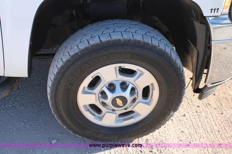 image for item H1671 2011 Chevrolet Silverado 2500HD LT Crew Cab pickup truck