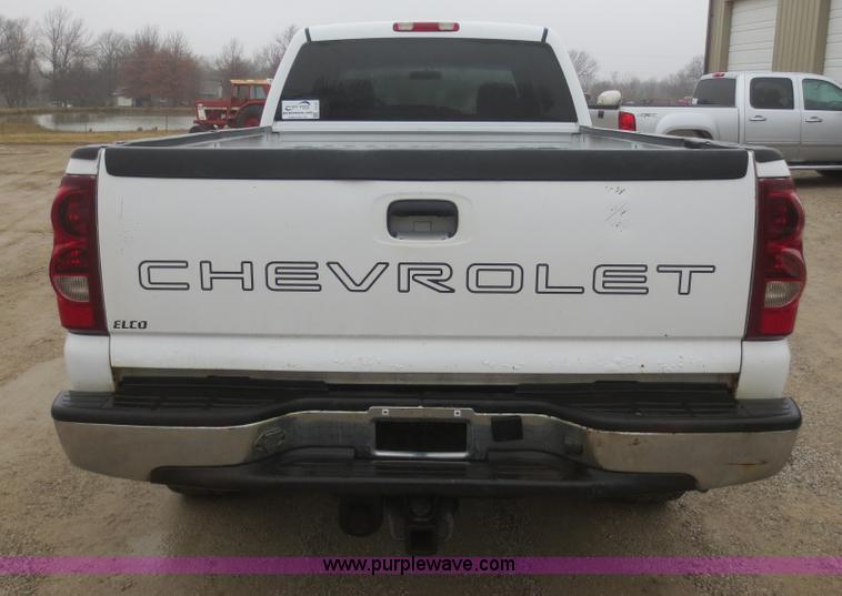 image for item I2127 2003 Chevrolet Silverado 2500HD Crew Cab pickup truck