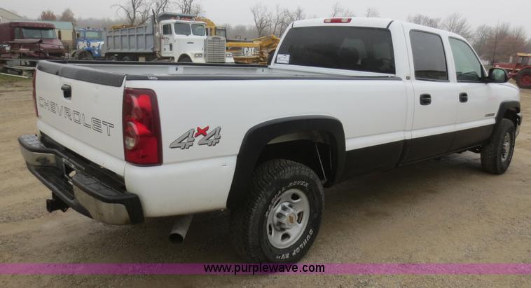 image for item I2127 2003 Chevrolet Silverado 2500HD Crew Cab pickup truck