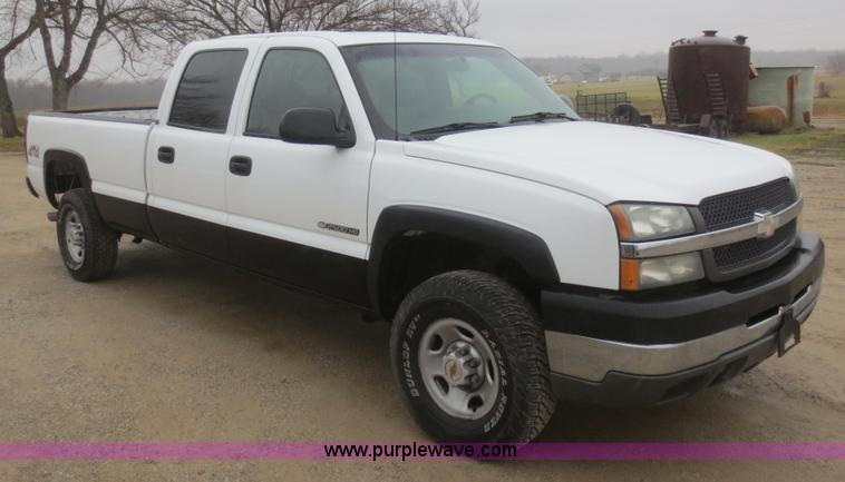image for item I2127 2003 Chevrolet Silverado 2500HD Crew Cab pickup truck