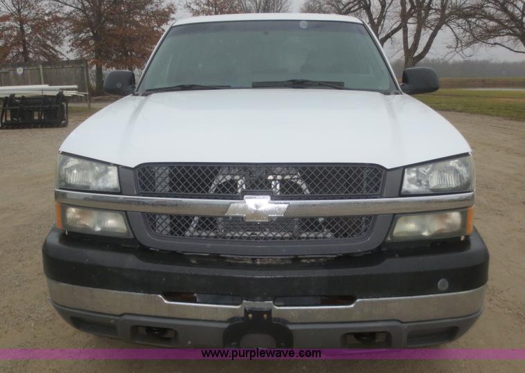 image for item I2127 2003 Chevrolet Silverado 2500HD Crew Cab pickup truck