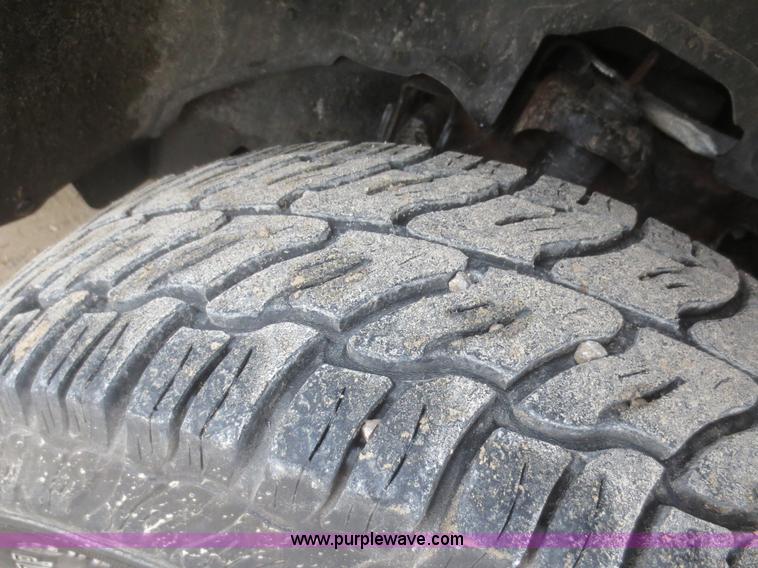 image for item I2127 2003 Chevrolet Silverado 2500HD Crew Cab pickup truck