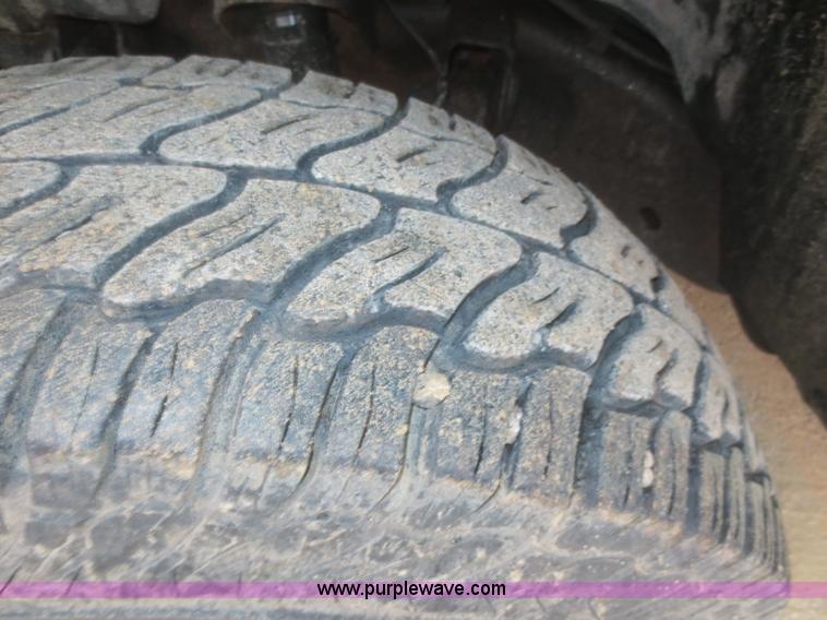 image for item I2127 2003 Chevrolet Silverado 2500HD Crew Cab pickup truck