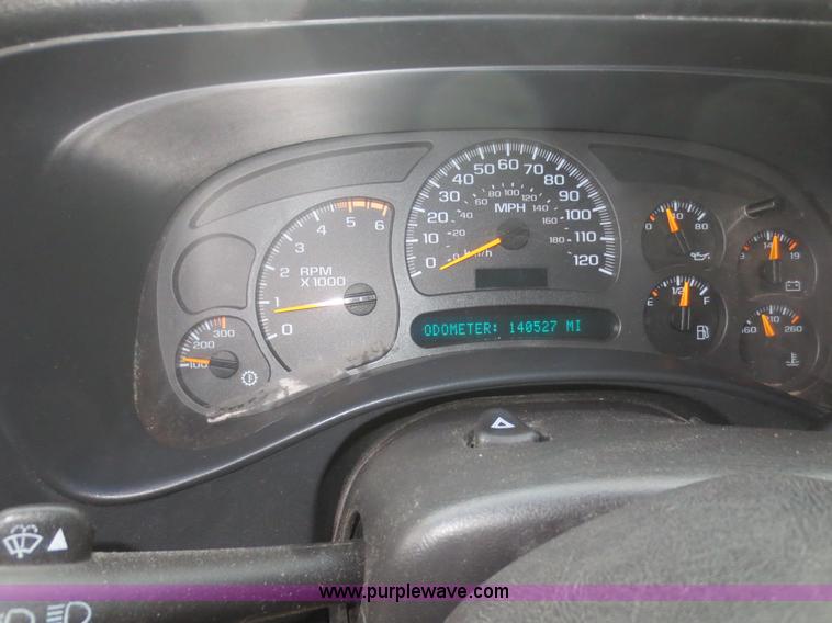 image for item I2127 2003 Chevrolet Silverado 2500HD Crew Cab pickup truck