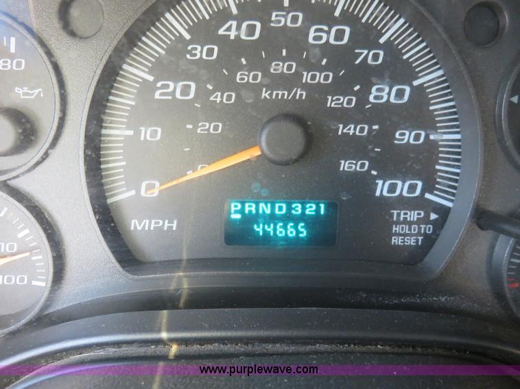 image for item I2406 2006 Chevrolet Express G3500 box truck