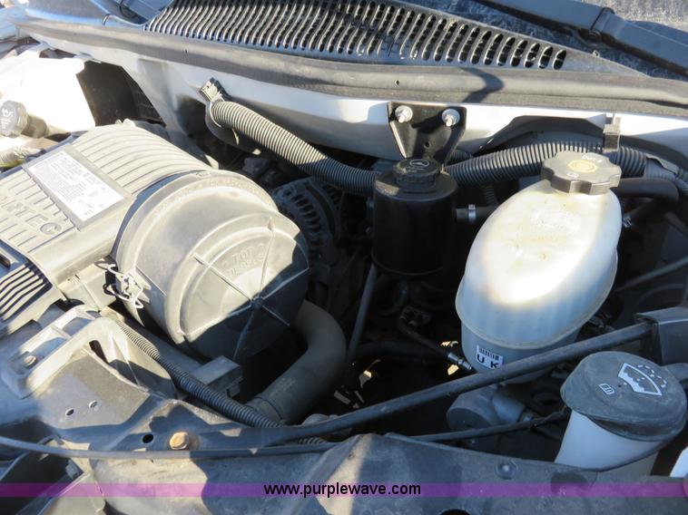 image for item I2406 2006 Chevrolet Express G3500 box truck