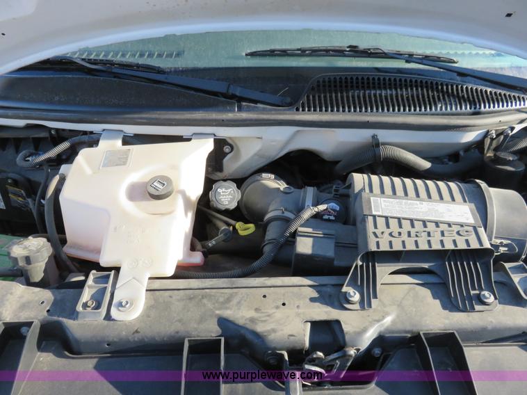 image for item I2406 2006 Chevrolet Express G3500 box truck
