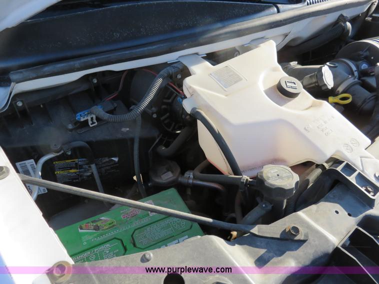 image for item I2406 2006 Chevrolet Express G3500 box truck