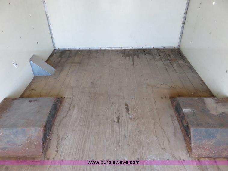 image for item I2406 2006 Chevrolet Express G3500 box truck