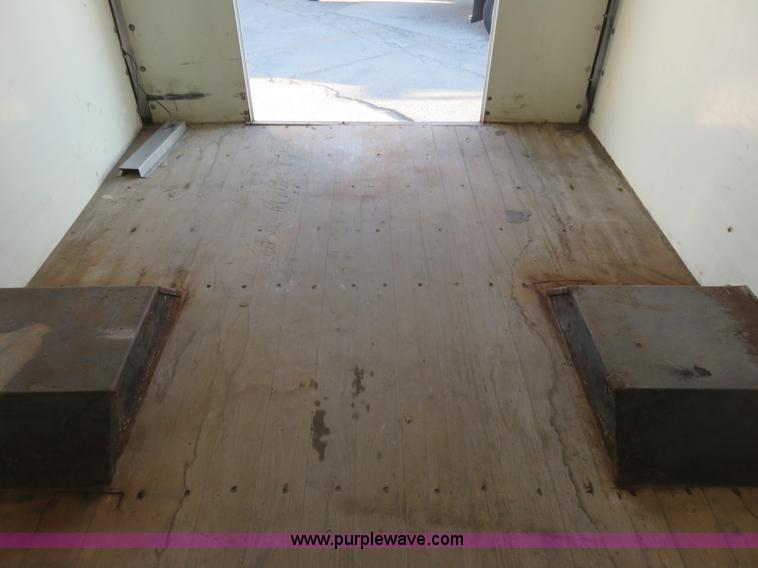 image for item I2406 2006 Chevrolet Express G3500 box truck