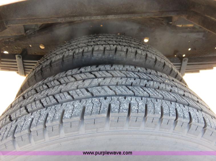 image for item I2406 2006 Chevrolet Express G3500 box truck