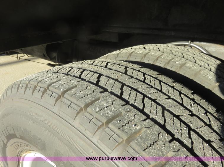 image for item I2406 2006 Chevrolet Express G3500 box truck