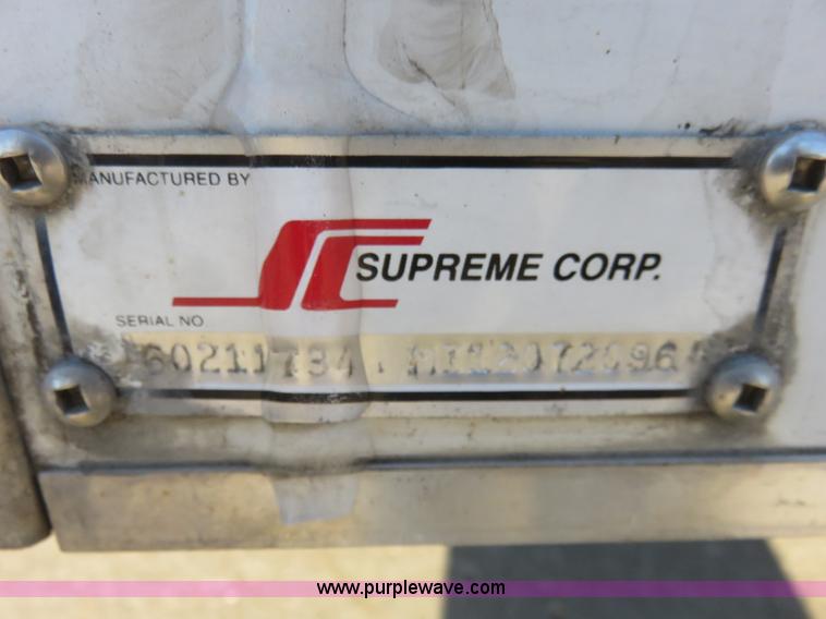 image for item I2406 2006 Chevrolet Express G3500 box truck