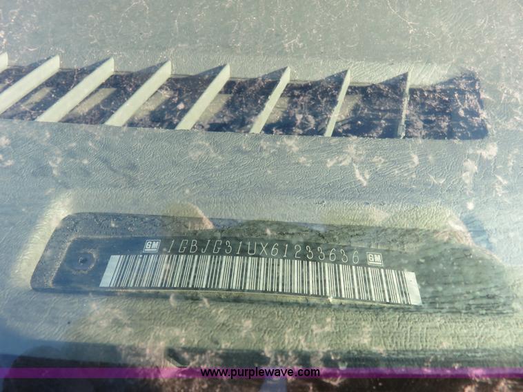 image for item I2406 2006 Chevrolet Express G3500 box truck