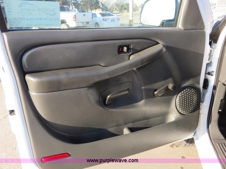 image for item I2407 2006 Chevrolet Silverado 2500HD flatbed pickup truck