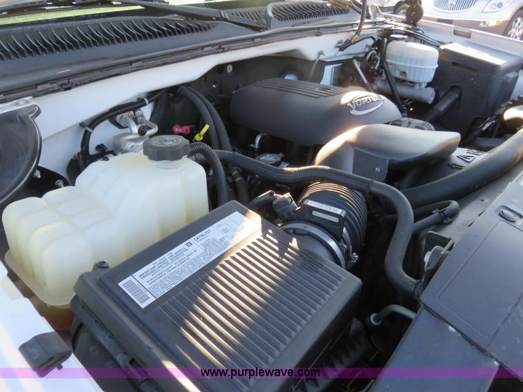 image for item I2407 2006 Chevrolet Silverado 2500HD flatbed pickup truck