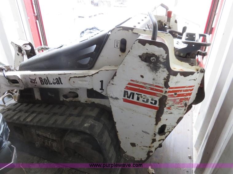 image for item I2413 Bobcat MT55 mini track loader