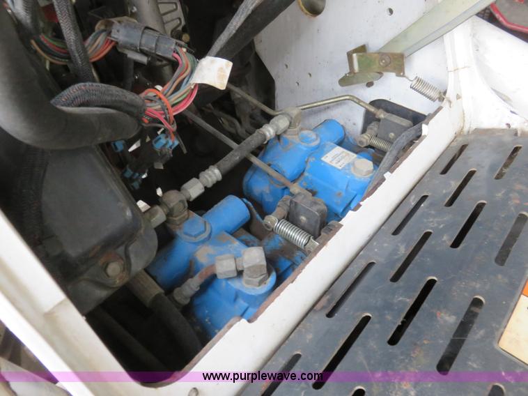 image for item I2413 Bobcat MT55 mini track loader