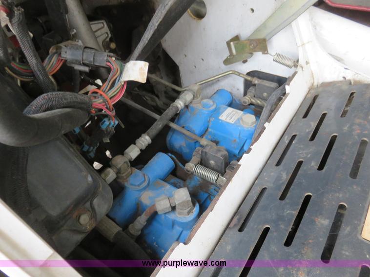 image for item I2413 Bobcat MT55 mini track loader