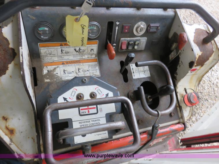 image for item I2413 Bobcat MT55 mini track loader