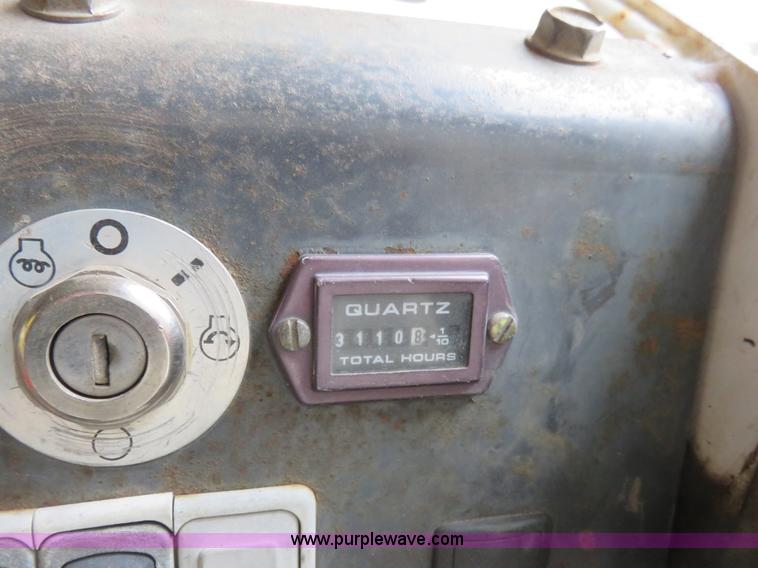 image for item I2413 Bobcat MT55 mini track loader