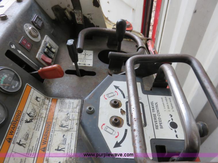 image for item I2413 Bobcat MT55 mini track loader