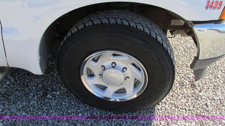 image for item I3127 2000 Ford F250 Super Duty pickup truck