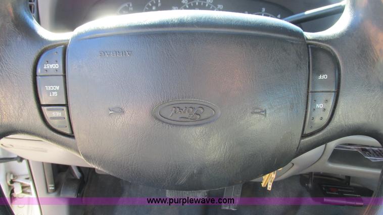 image for item I3127 2000 Ford F250 Super Duty pickup truck