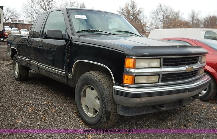 image for item I5159 1996 Chevrolet Silverado 1500 Z71 Ext. Cab  pickup truck
