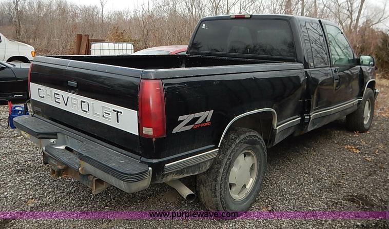 image for item I5159 1996 Chevrolet Silverado 1500 Z71 Ext. Cab  pickup truck