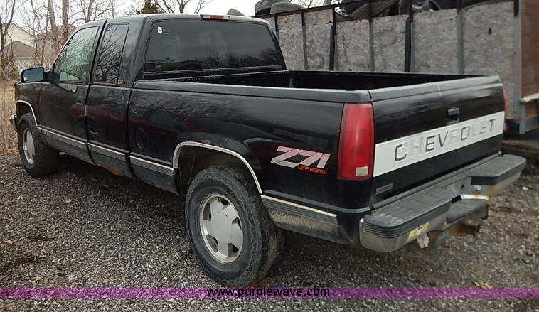 image for item I5159 1996 Chevrolet Silverado 1500 Z71 Ext. Cab  pickup truck