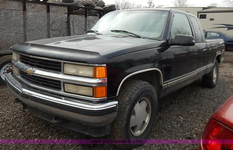 image for item I5159 1996 Chevrolet Silverado 1500 Z71 Ext. Cab  pickup truck