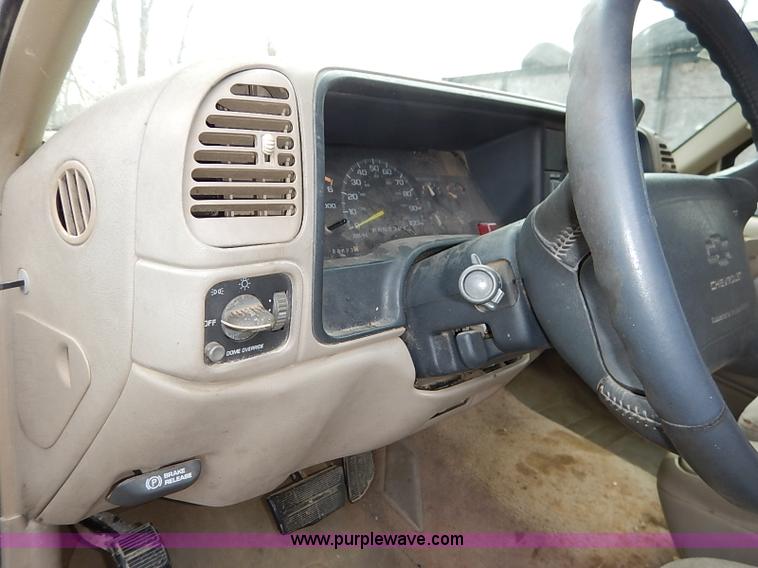 image for item I5159 1996 Chevrolet Silverado 1500 Z71 Ext. Cab  pickup truck