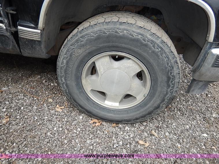 image for item I5159 1996 Chevrolet Silverado 1500 Z71 Ext. Cab  pickup truck