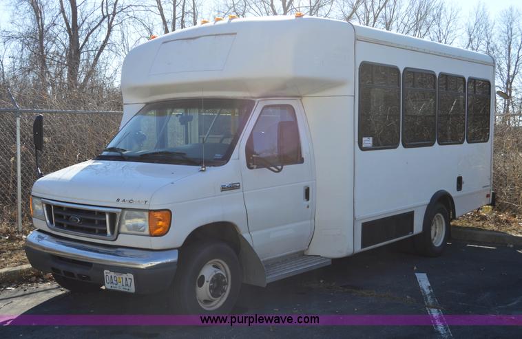 image for item I6858 2007 Ford Econoline E450 Starcraft bus