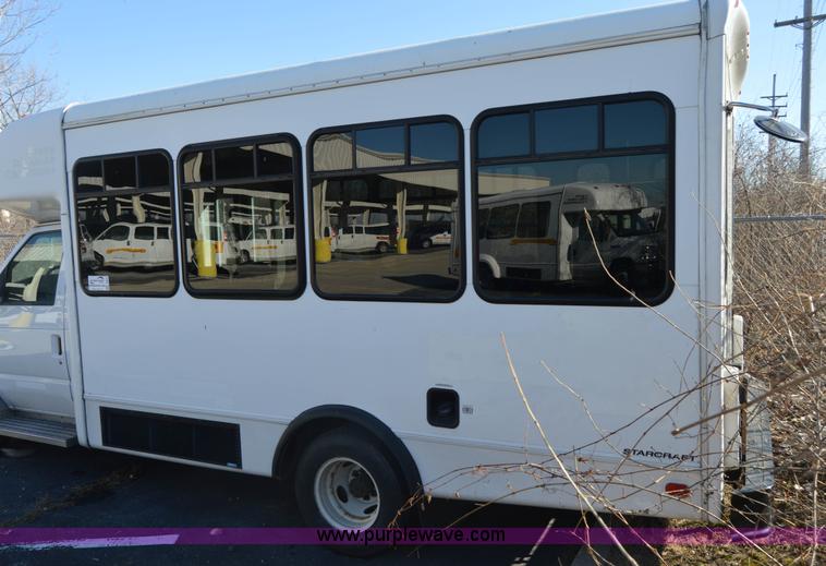 image for item I6858 2007 Ford Econoline E450 Starcraft bus
