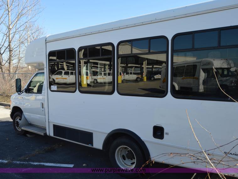 image for item I6858 2007 Ford Econoline E450 Starcraft bus