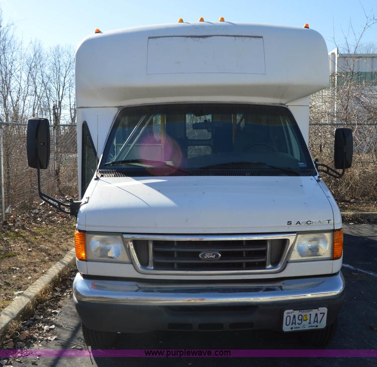 image for item I6858 2007 Ford Econoline E450 Starcraft bus