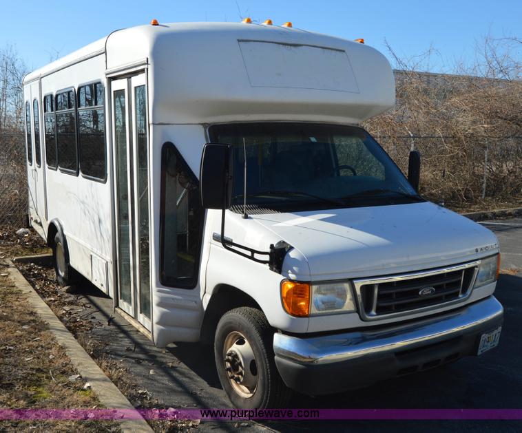image for item I6858 2007 Ford Econoline E450 Starcraft bus