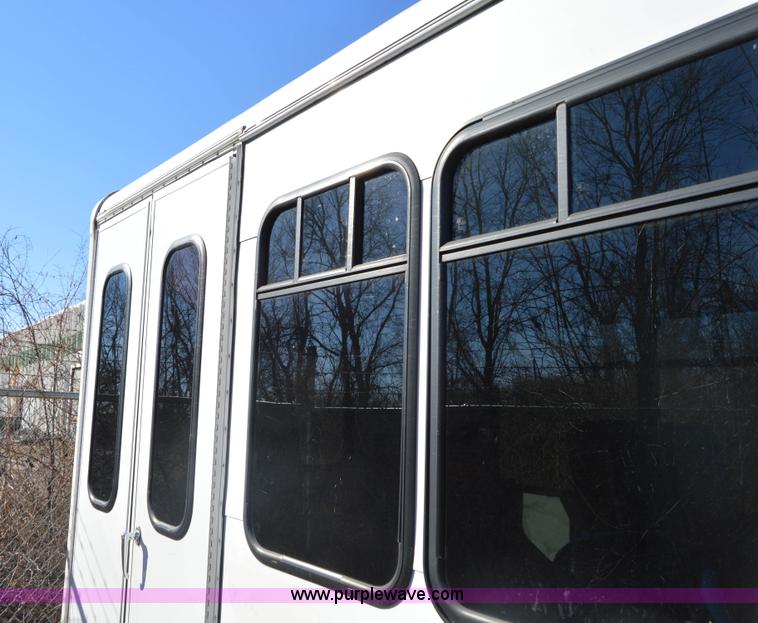 image for item I6858 2007 Ford Econoline E450 Starcraft bus