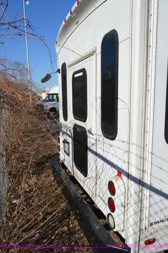 image for item I6858 2007 Ford Econoline E450 Starcraft bus